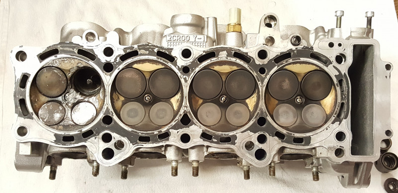 Yamaha R1 Rn32 Zyl-Kopf def   (4).jpg