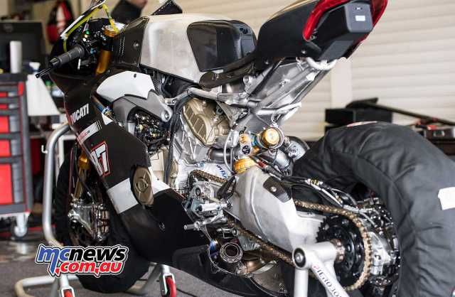 2018-WorldSBK-Test-Jerez-Day2-GeeBee-Lorenzo-Zanetti-Ducati-V4-R-9-640x418.jpg