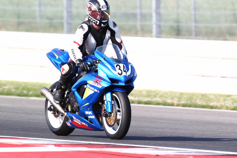 misano 4.jpg (400.05 KiB) 2663 mal betrachtet Anbremsen nach der Gegengeraden mit "Rossi-Halsschlagader" und Puls 200+