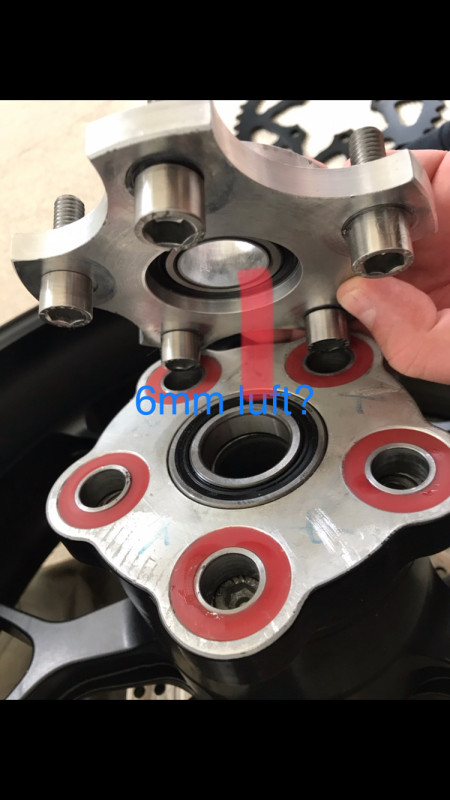 Hab 6-7mm luft zwischen die kugellageren Wenn das zusammen sitzt? Zoll nicht so sein oder?