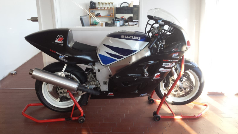 GSXR600 HL.jpg
