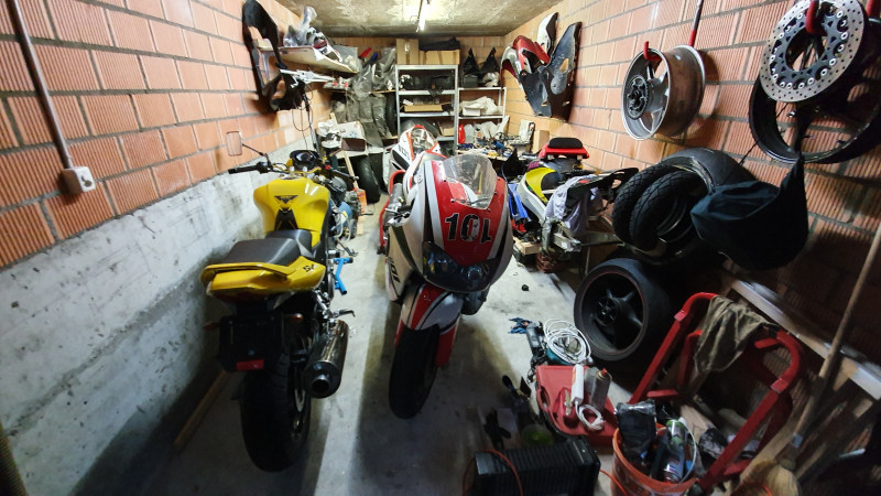 garage1.jpg