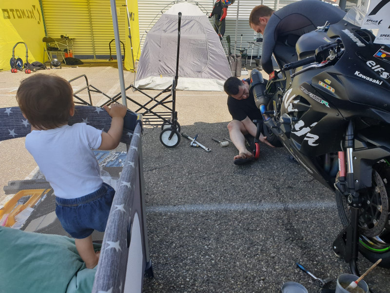 Radwechsel2.jpeg (313.88 KiB) 3520 mal betrachtet Radwechsel2.jpeg