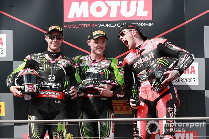 race-winner-alex-lowes-kawasak-1.jpg