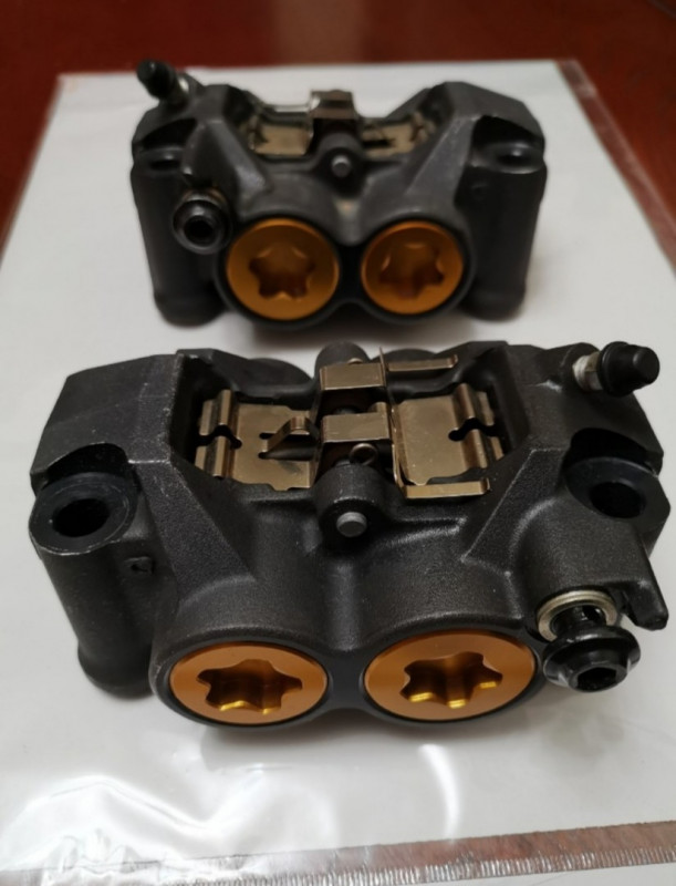 yamaha_r6_front_brake_calipers.jpg