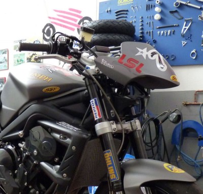 Triumph STR rechts.jpg