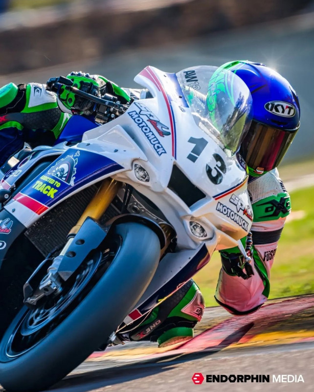 Oldschool Racer Anthony West back on the track in Australien. Mit unseren AirDucts auf Yamaha R1