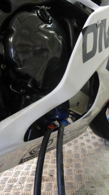 Anschluß an den Wasserkreislauf mit Schnellkupplungen