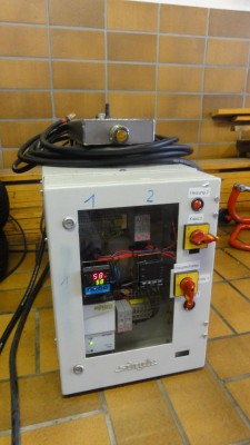 In dem Kasten sind 2 Heizgeräte die einzeln betrieben werden können.  Brauch ich, weil ich jetzt mit beiden Jungs zum trainieren geh.