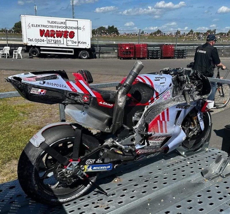 MotoGP_2024-06-29_Assen_MM93_Schrotthaufen.jpg