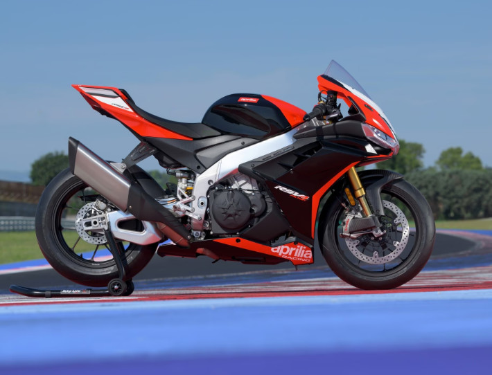 RSV4 2024 Fac..jpg