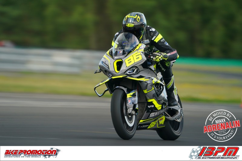 IMP_MaxxAdrenalin_Brno_2025_Samstag_BMW_RR_Cup196.jpg