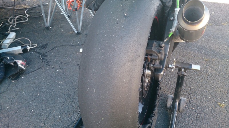 Bridgestone V02 mit 2,0 Bar und über 30 Grad Aussentemperatur.
