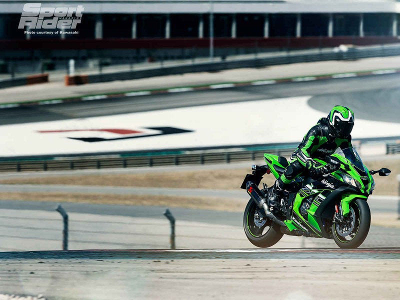 146_1015_2016_kawasaki_zx-10r_gallery_009.jpg