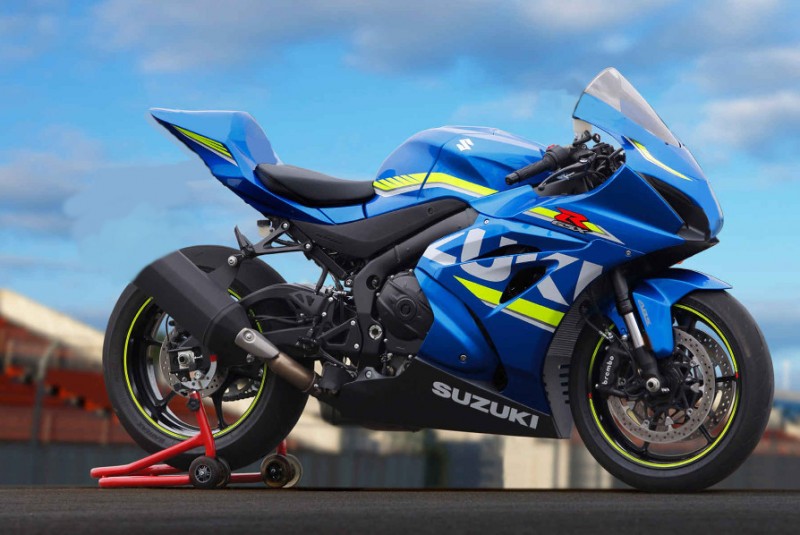 sr_e-146_1115_2017_suzuki_gsxr_1000_first_look_photo_002.jpg
