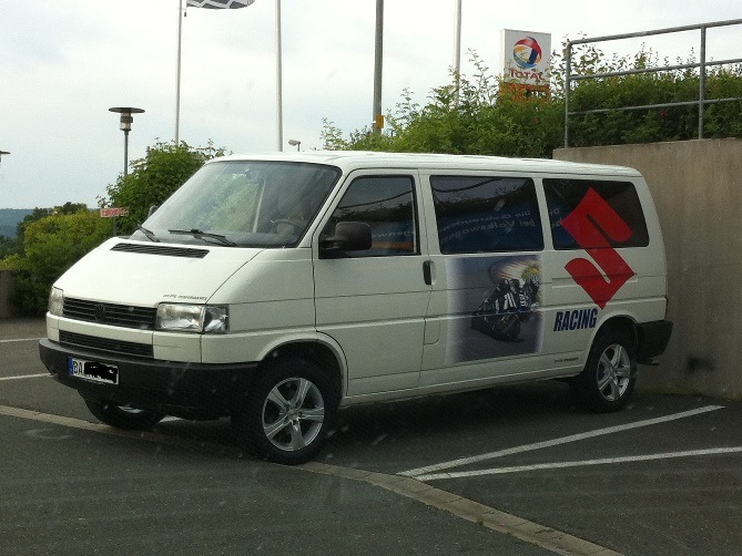 VW Bus klein.JPG
