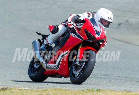 091416-2017-honda-cbr1000rr-spied-cbr_hi-3-563x388.jpg