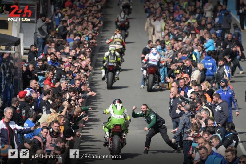 24h LeMans Ziel Spalier.jpg