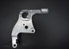AUF LAGER! R6 RJ27 CNC-gefräster Untere halterung zur Montage mit OEM-Bremssattel + OEM-Hinterrad farbe Silber-Aluminium